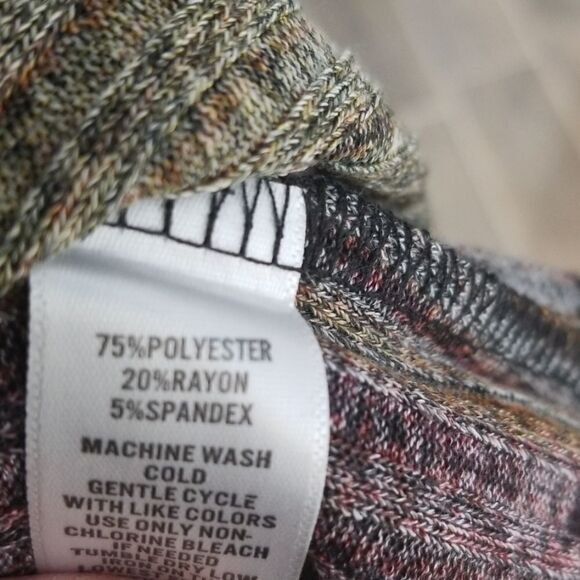 Passport, MutliColored L/S Blouse, NWT, Size M - Picture 8 of 8